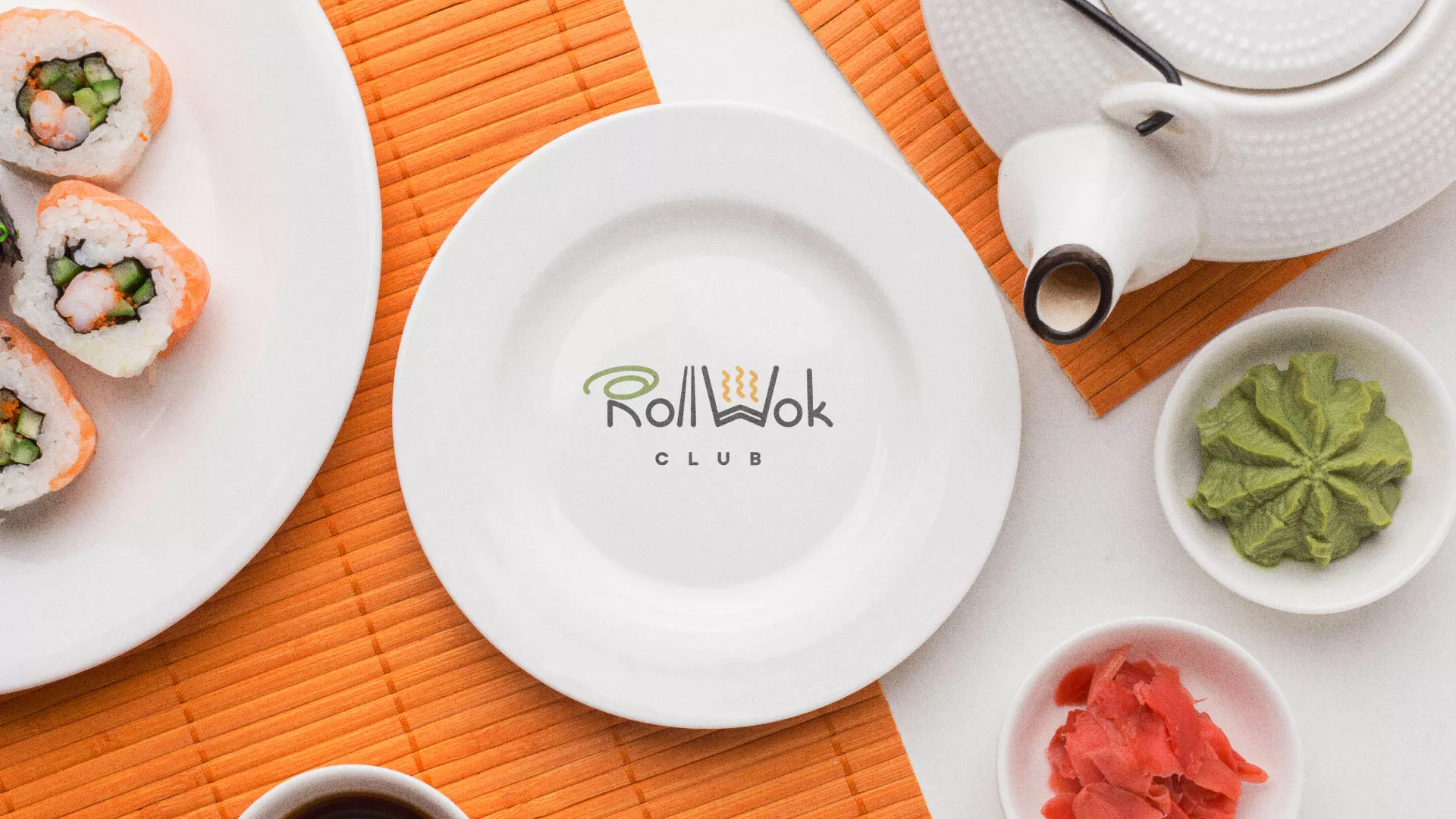 Разработка логотипа и фирменного стиля суши-бара «Roll Wok Club» в Магадане